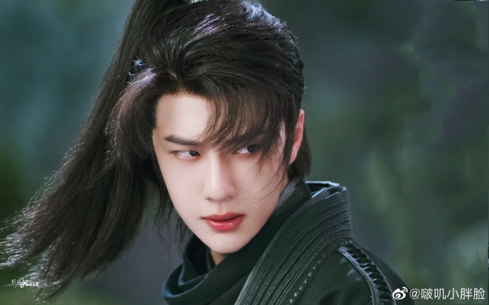 王一博草帽# wyb#王一博谢允# 这个夏天已经结束了,感谢一博演戏的蓝