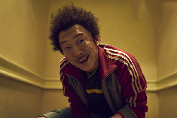 黄渤路演宣传疯狂的外星人,粉丝却朝台上扔香蕉,难道是观影后遗症