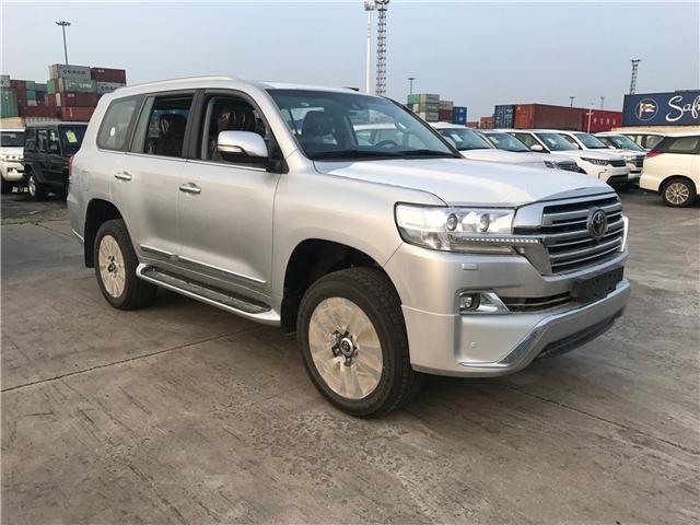 顶配兰德酷路泽 vx-r 5700版,路虎,途乐直接吊打,网友:安排