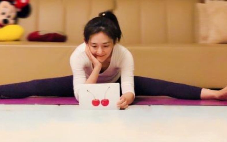 谢娜教女儿认水果,一张图片难倒众人,网友:这到底是什么水果?