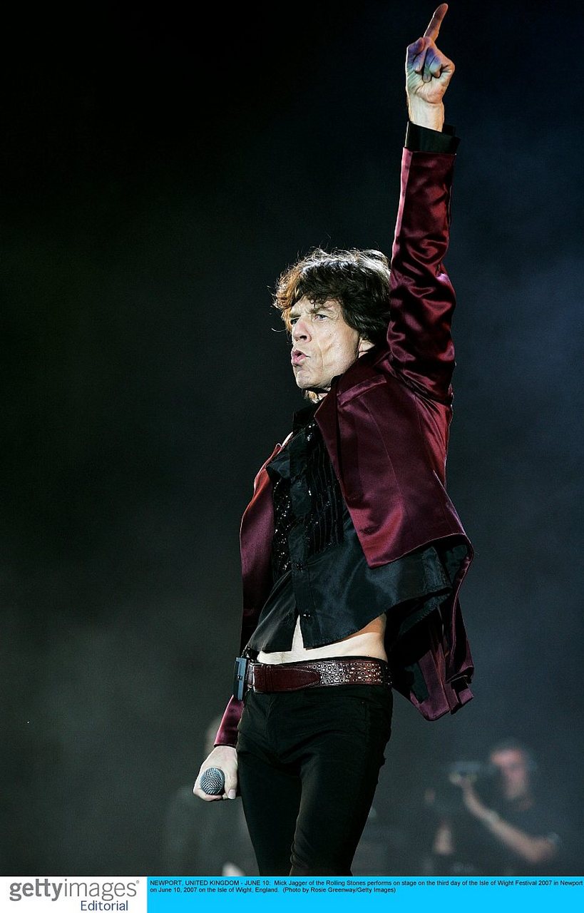 64 mick jagger  我必须小心不要被过去所困.