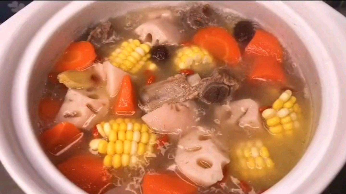好吃的莲藕玉米排骨汤