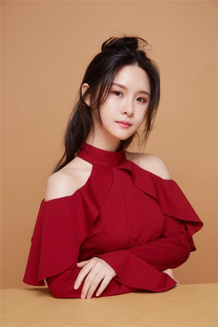 被观众嘲笑身材"空空如也"后,斗鱼阿冷火爆上线,观众都看呆了