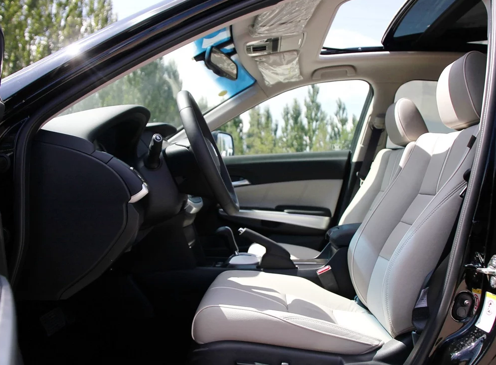 歌诗图2014款 2.4l 豪华版,颜值狂野不羁,开出去非常霸气!