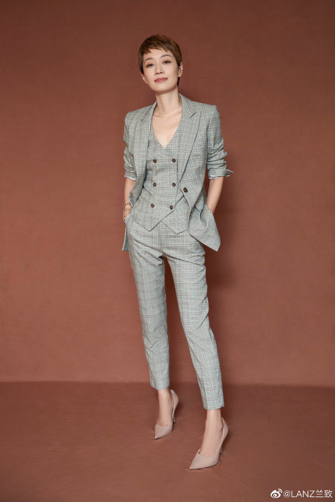 你莽莽撞撞地闯入了我心中那块还未来得及开垦的情感