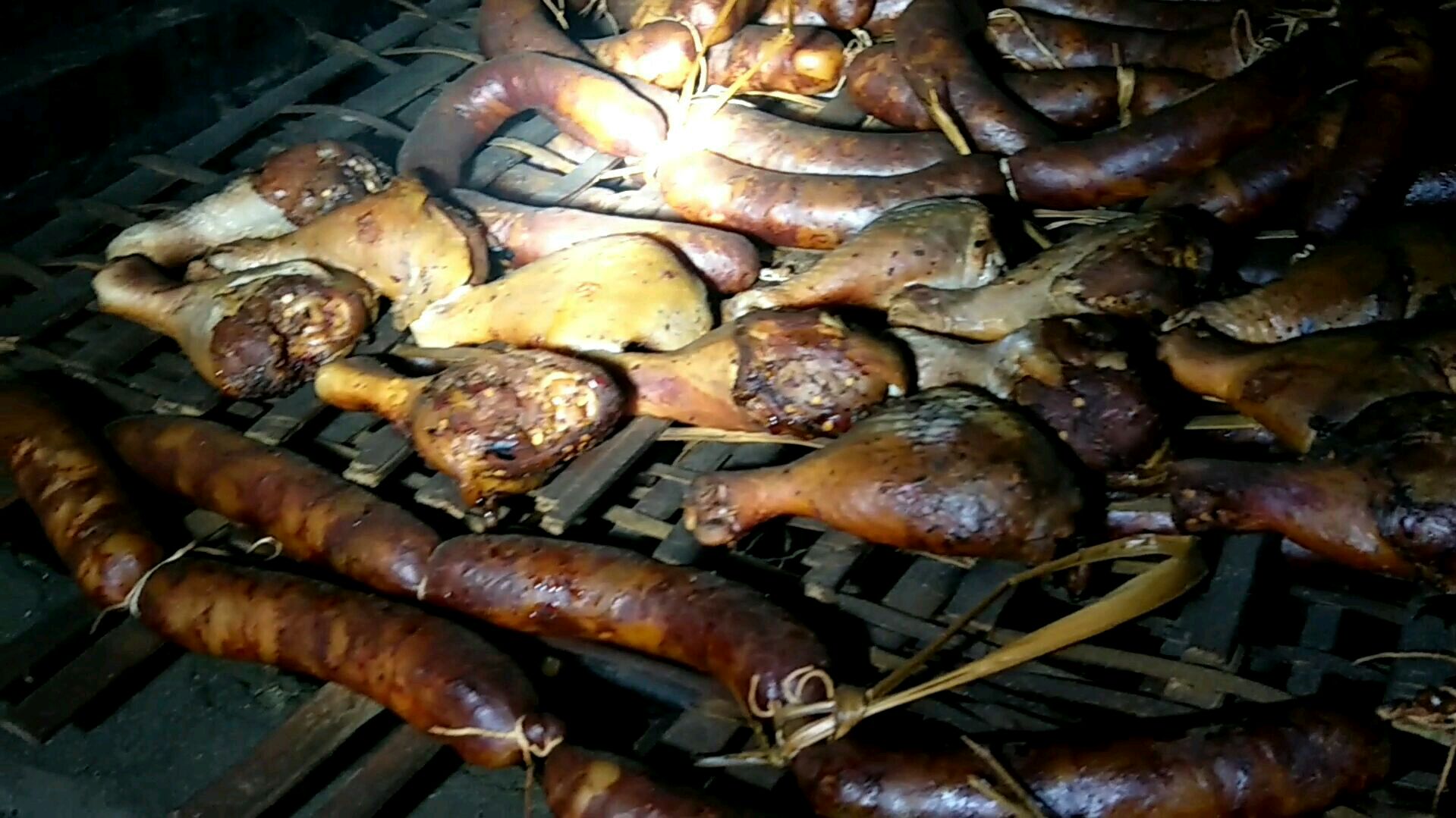 今年猪肉这么贵,还会有人熏腊肉吗?