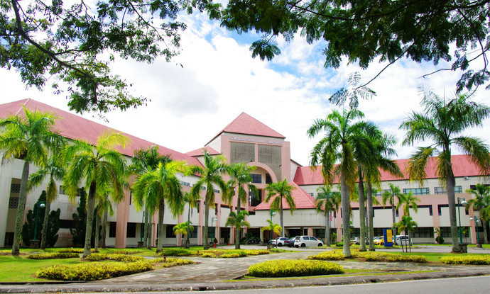 沙巴大学依山傍海,环境优美,拥有"世界最美大学"的美誉!