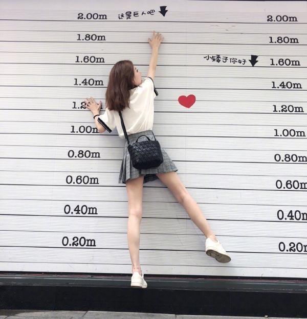 冯提莫有多高?一张照片暴露了,网友:绝对没有一米六