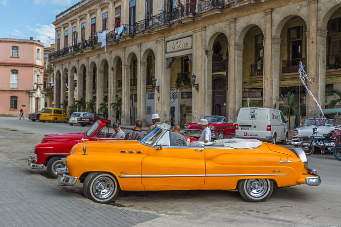 老爷车聚集地—古巴哈瓦那