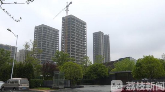 南京"绿城深蓝"期房委托代建 "贴牌"名企要中途退出