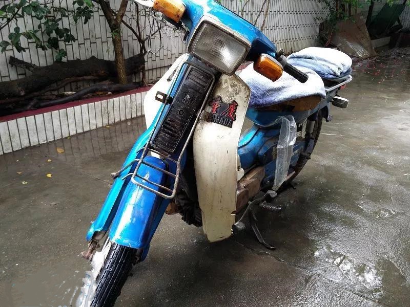 你骑过用脚踹排气还冒蓝烟的摩托车吗?