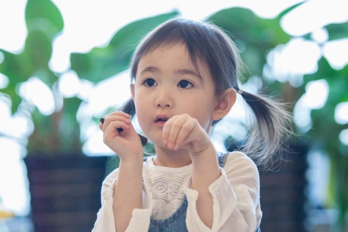 奥莉近照vs甜馨近照,是谁长残了?一目了然!