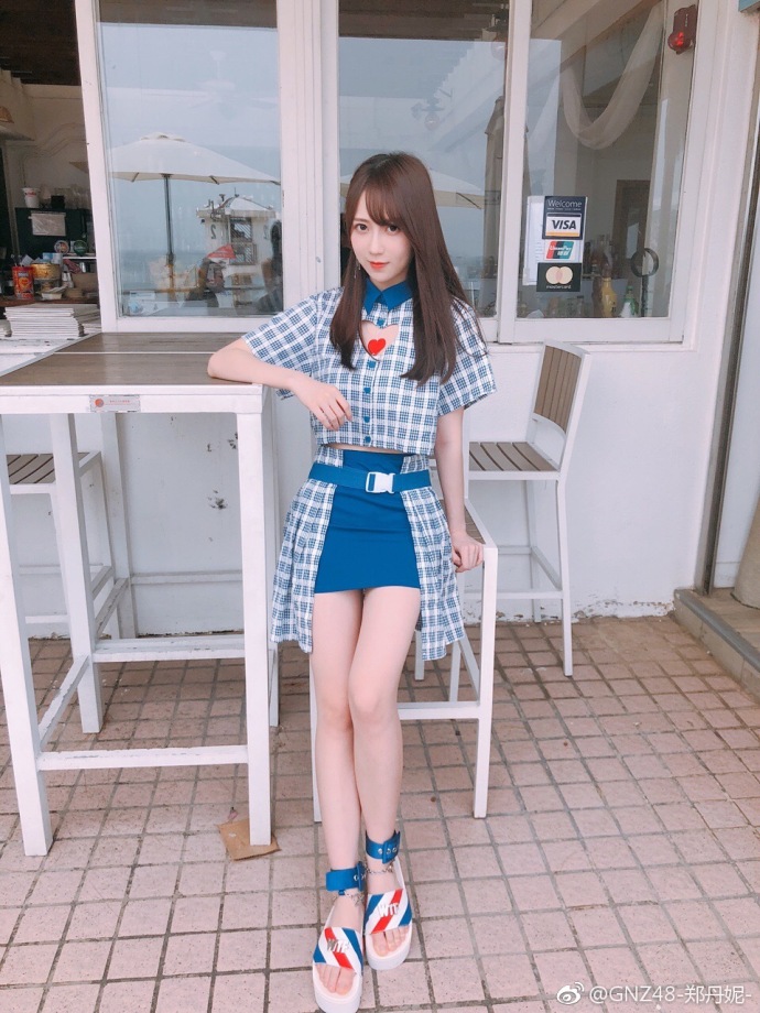 郑丹妮送四字留言!网友:小古力娜扎来了!