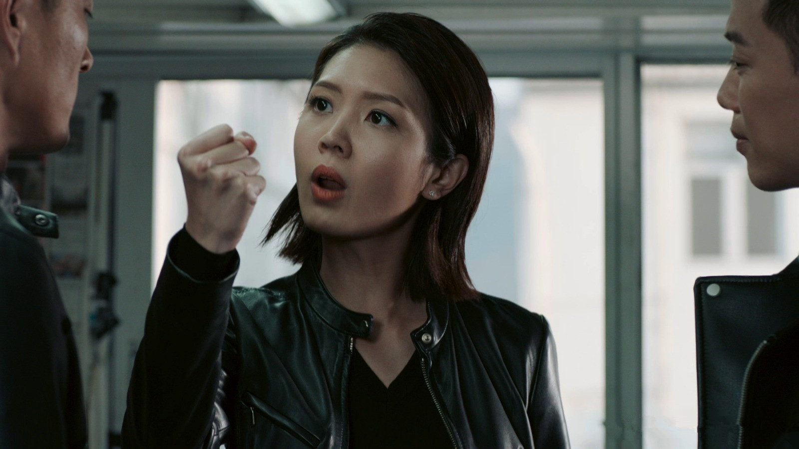 22岁获港姐冠军,力捧多年却一直不火,如今出道近十年仍混三线!