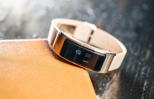 高科技智能手环,时尚简约还能助你安全出行!