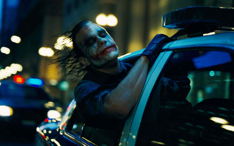 永远的小丑,最棒的超级英雄电影——诺兰的《蝙蝠侠:黑暗骑士》