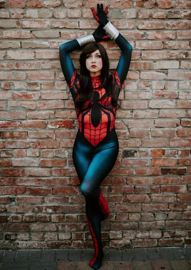 女生版蜘蛛侠cosplay:蜘蛛侠是越来越过分了,还公然秀恩爱?