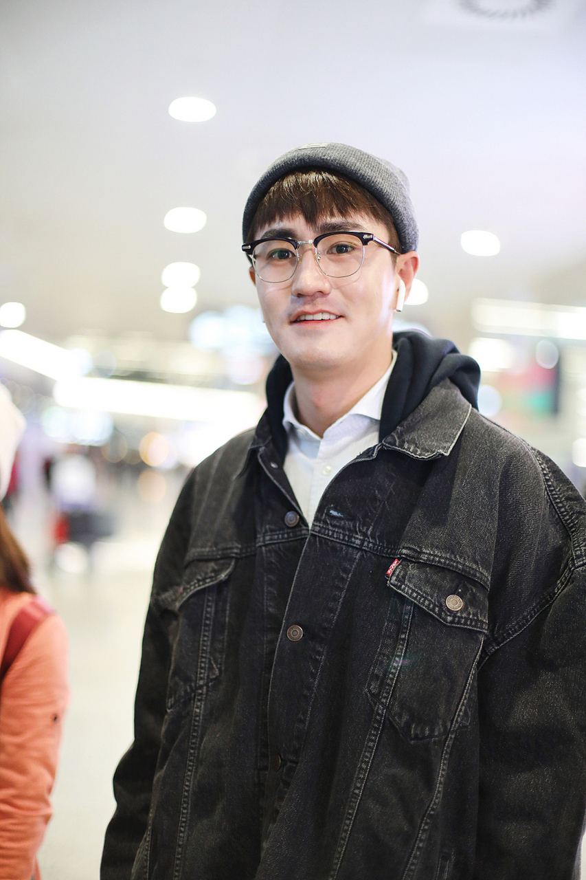 青年演员杨玏,在封神里扮演伯邑考,他是北京人,父亲是大名鼎鼎的