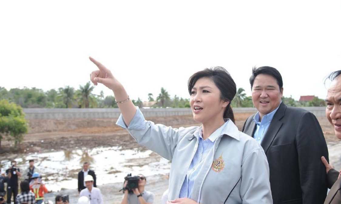 英拉老照片:图3是和默克尔在交谈,图5是检阅解放军仪仗队!