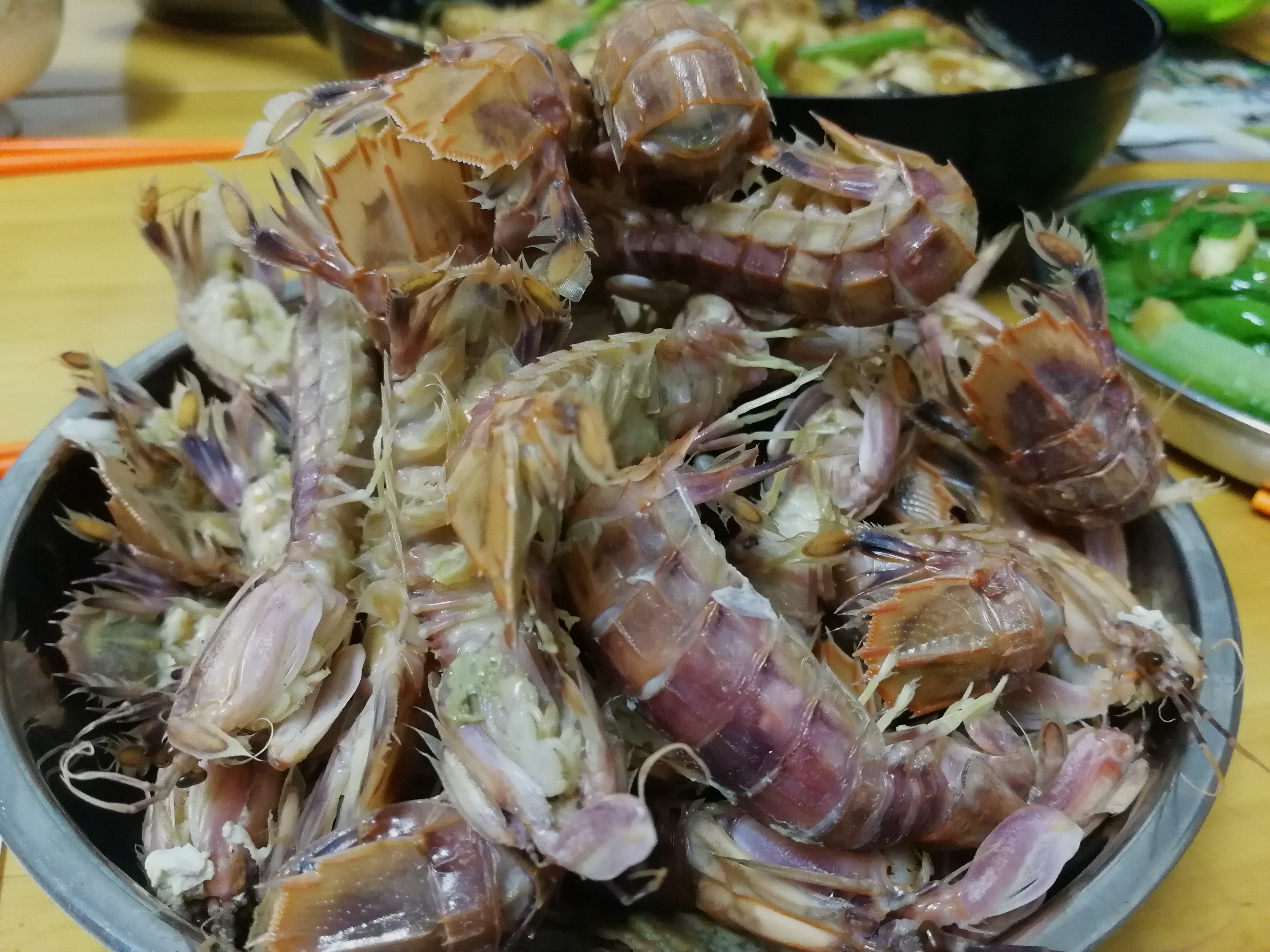 煮皮皮虾时少放点水,烧干即可!别不信,按这个方法做味道更香