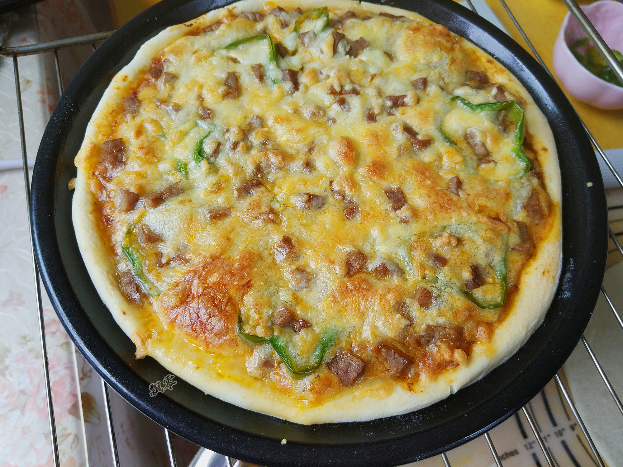 简单又美味的披萨,在家也能做,10块钱都不要,比买的还好吃