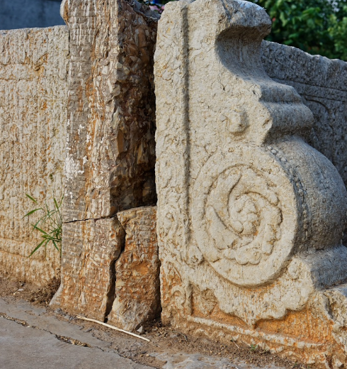 村中这座古石桥桥墩竟然用了360个石碌碡令人称奇!