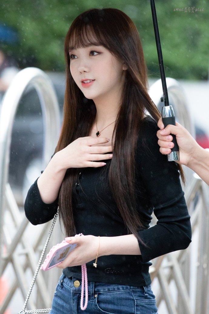 饭拍下的"笑颜天使"金志妍,网友:这是下一个赵奕欢?