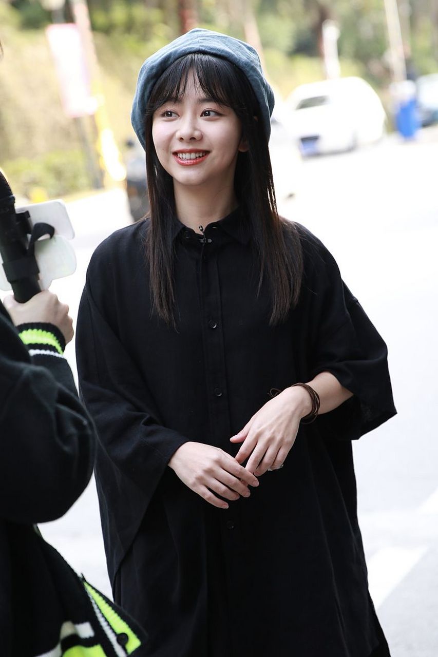 谭松韵,一个积极乐观的女孩,总是带着微笑,给人一种治愈的感觉.