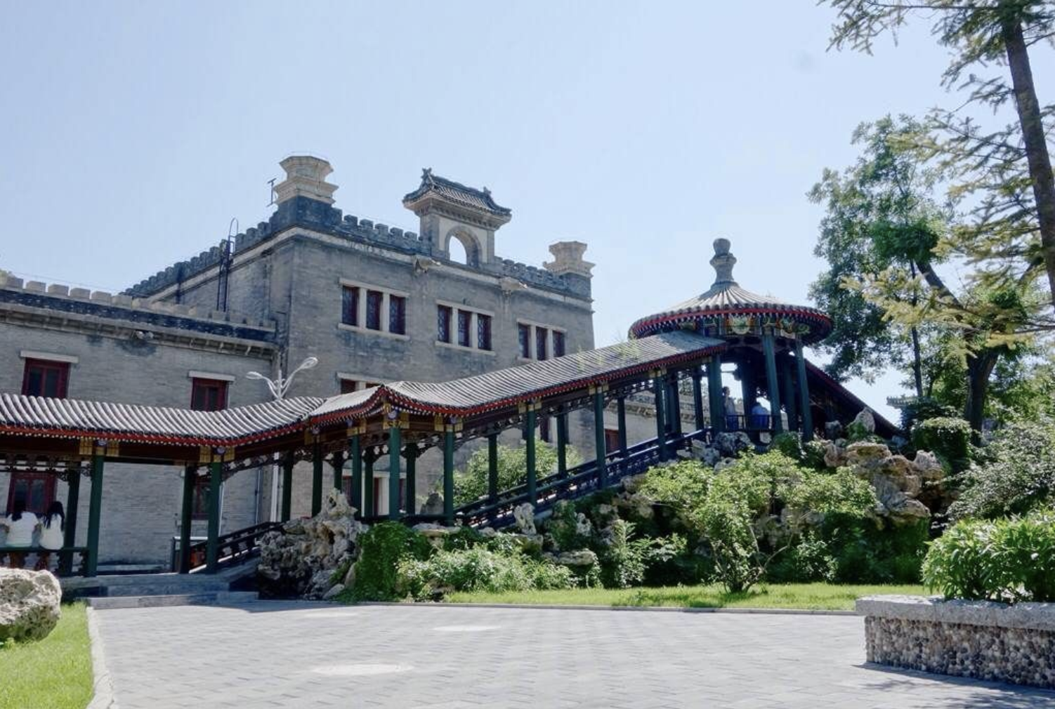 大学的化学学院和成教学院的所在地,因为北师大的辅仁校区地处柳荫街