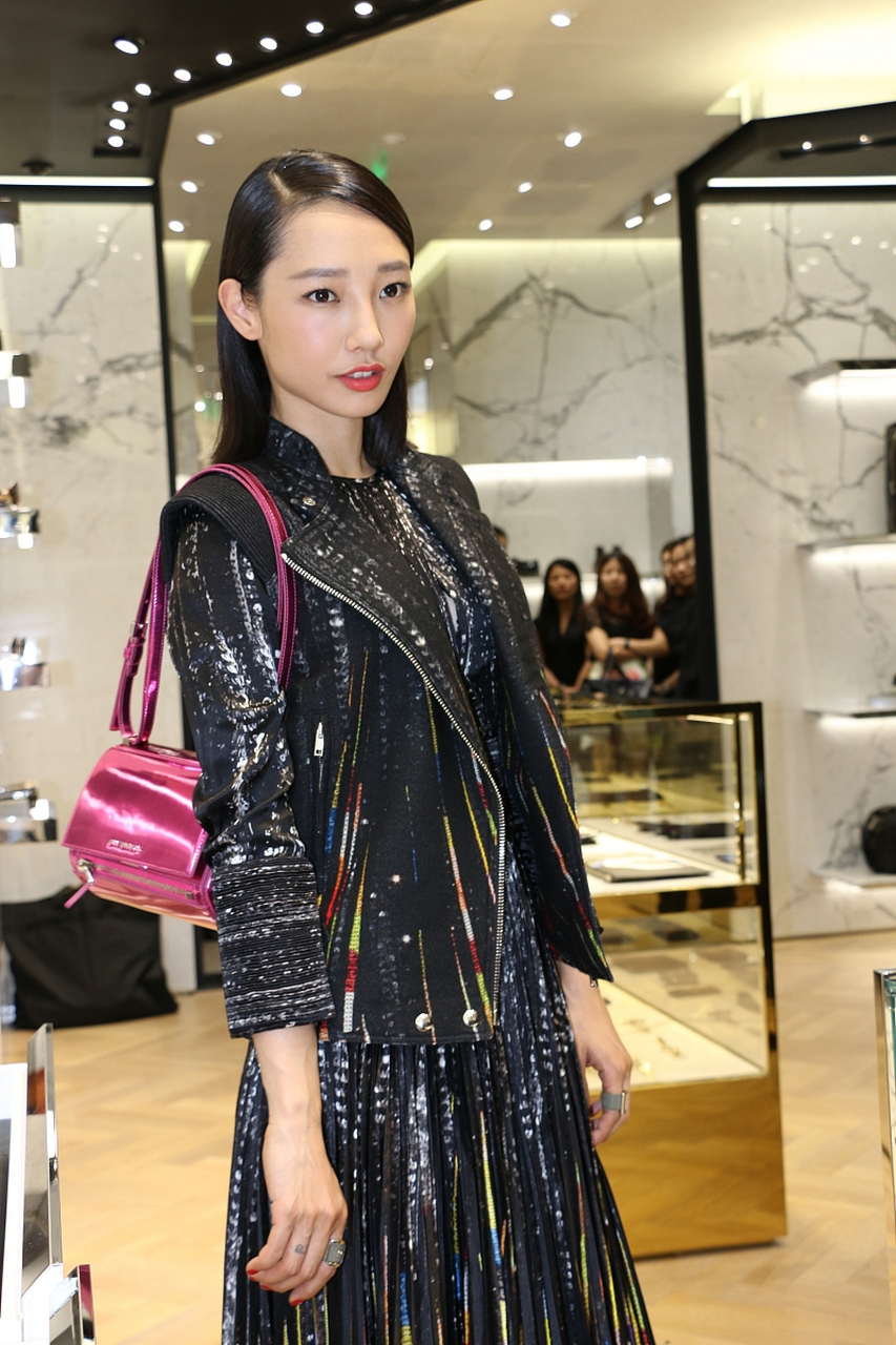 百合被曝大瓜10月14日,有狗仔爆料,白百合的二胎儿子都已经三岁了