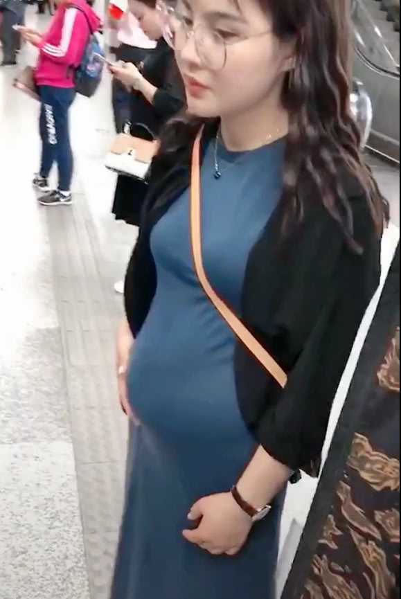 抖音小姐姐的肚子,能收放自如吗?惊呆小编了