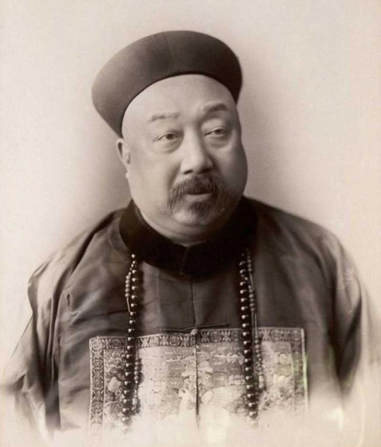 清末老照片:图四为内阁总理大臣奕劻,图六是皇族内阁大臣合影