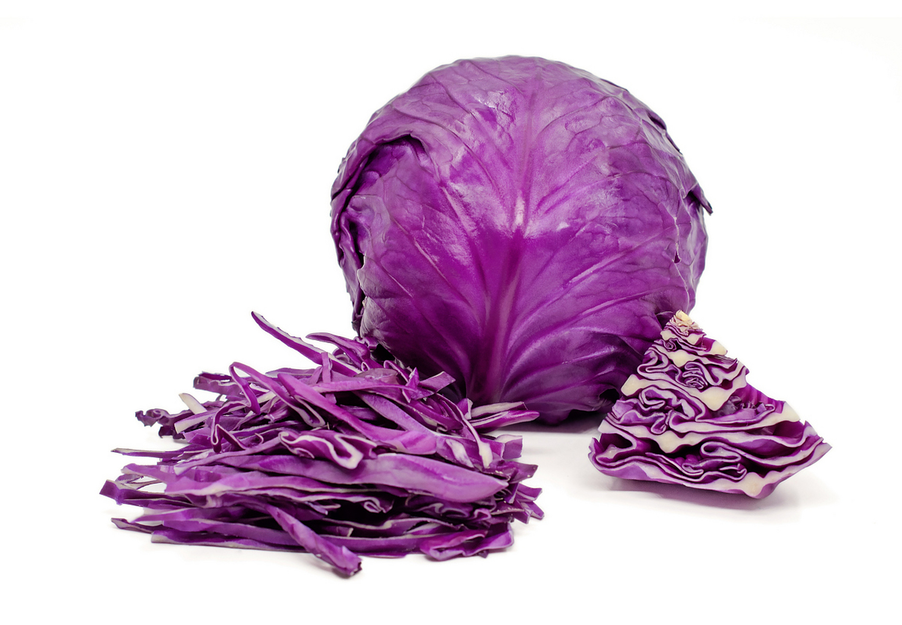 紫甘蓝,又称紫包菜或紫圆白菜,属于十字花科蔬菜,因其鲜艳的紫色外观