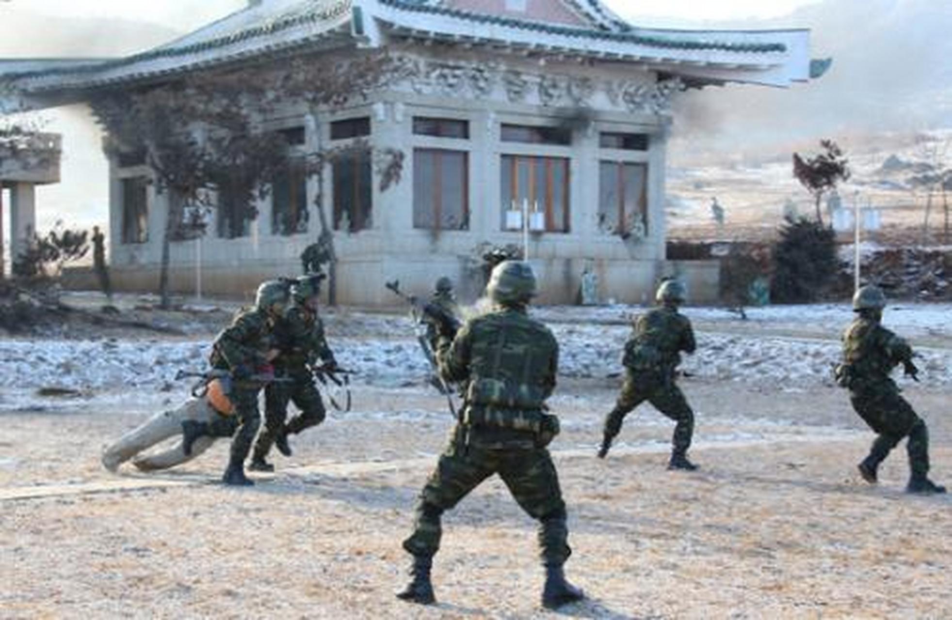 《新东亚》引述当时负责调查"1·21青瓦台袭击事件"的白东林(当时的