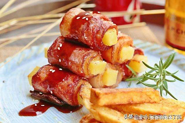 1个土豆,几片培根,一卷一煎,浇上糖醋汁,怎么瞅都觉得好吃! 1个土豆,几片培根,一卷一煎,浇上糖醋汁,怎么瞅都觉得好吃!