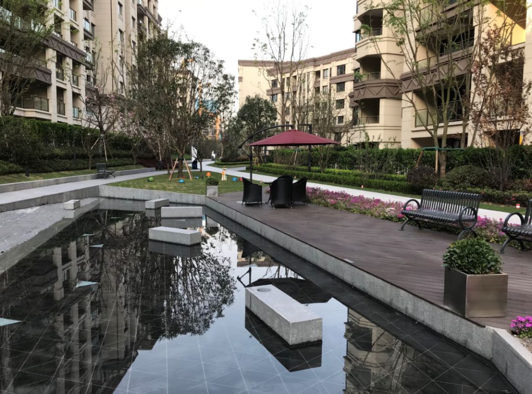 逛地产,重庆龙湖新江与城,简单趣味变化