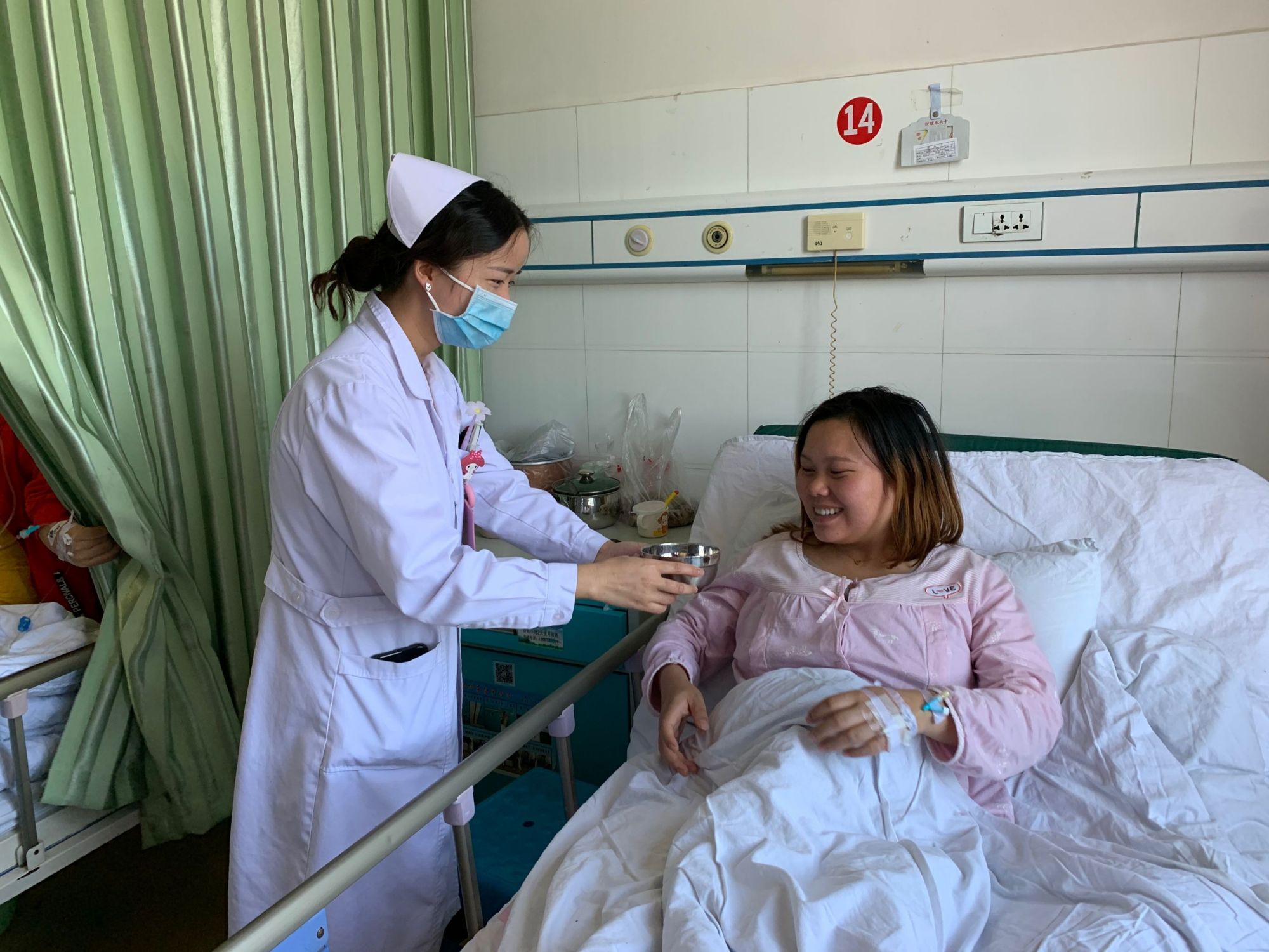 惠水县中医院:"三个爱心"为民服务