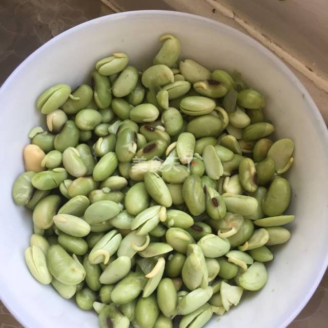 第2步,生黄豆水泡的