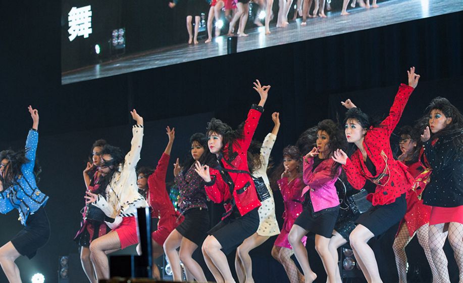 这群女高中生凭借"80年代迪厅风"舞蹈,从日本火到了中国!