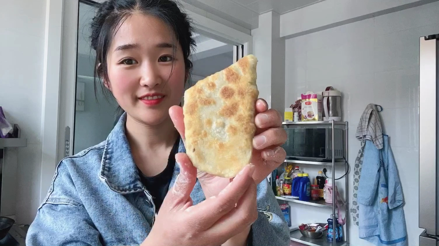 香喷喷的猪肉大葱馅饼,这样做外焦里嫩,吃的过瘾!