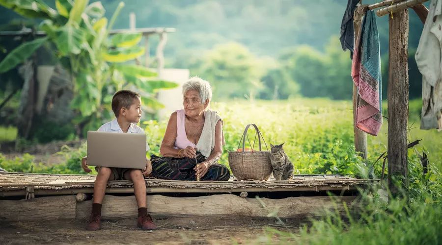 刘纯刘太医提出人要接地气的健康养生理论