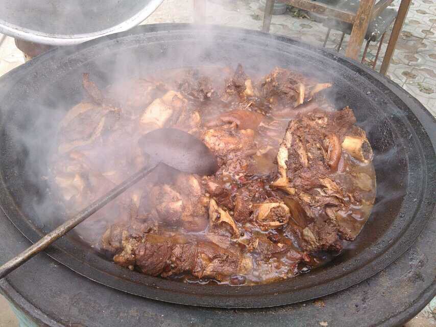 过年炖肉时,想要肉不柴不老,放点这3种香料,汤鲜肉嫩快速软烂