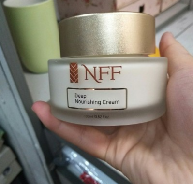 39岁张柏芝再跳樱花舞,花衬衫配高腰裤,天真活泼好烂漫