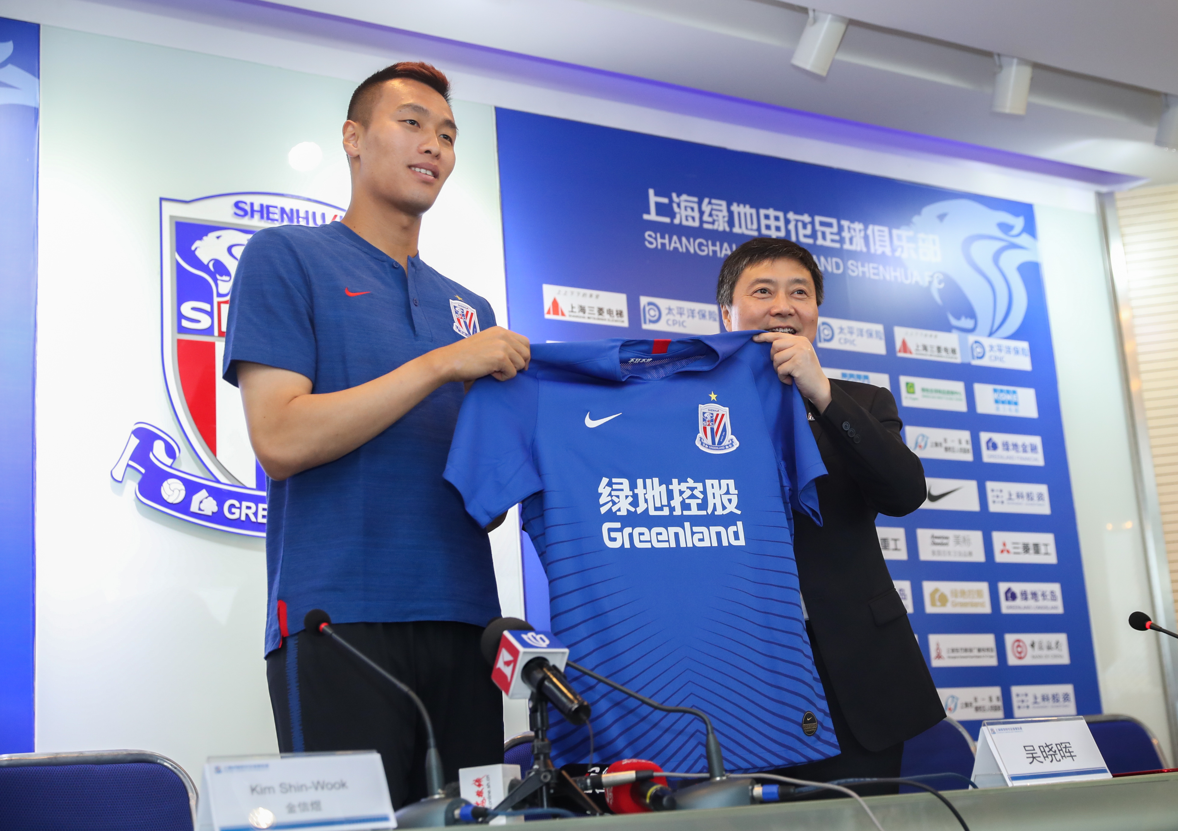 足球|沙拉维,金信煜正式亮相上海申花