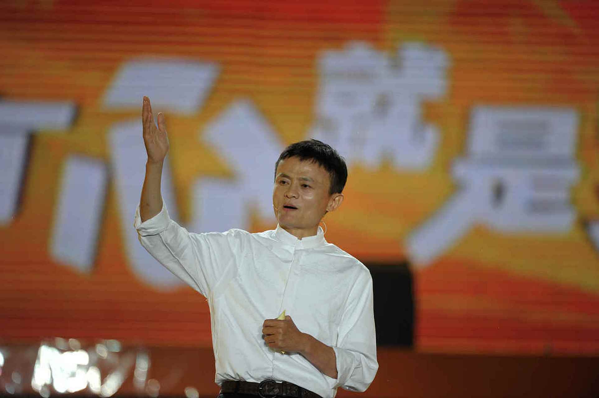 有人问张瑛:当时你作为杭州师范学院的校花,那么多人追你,为什么你