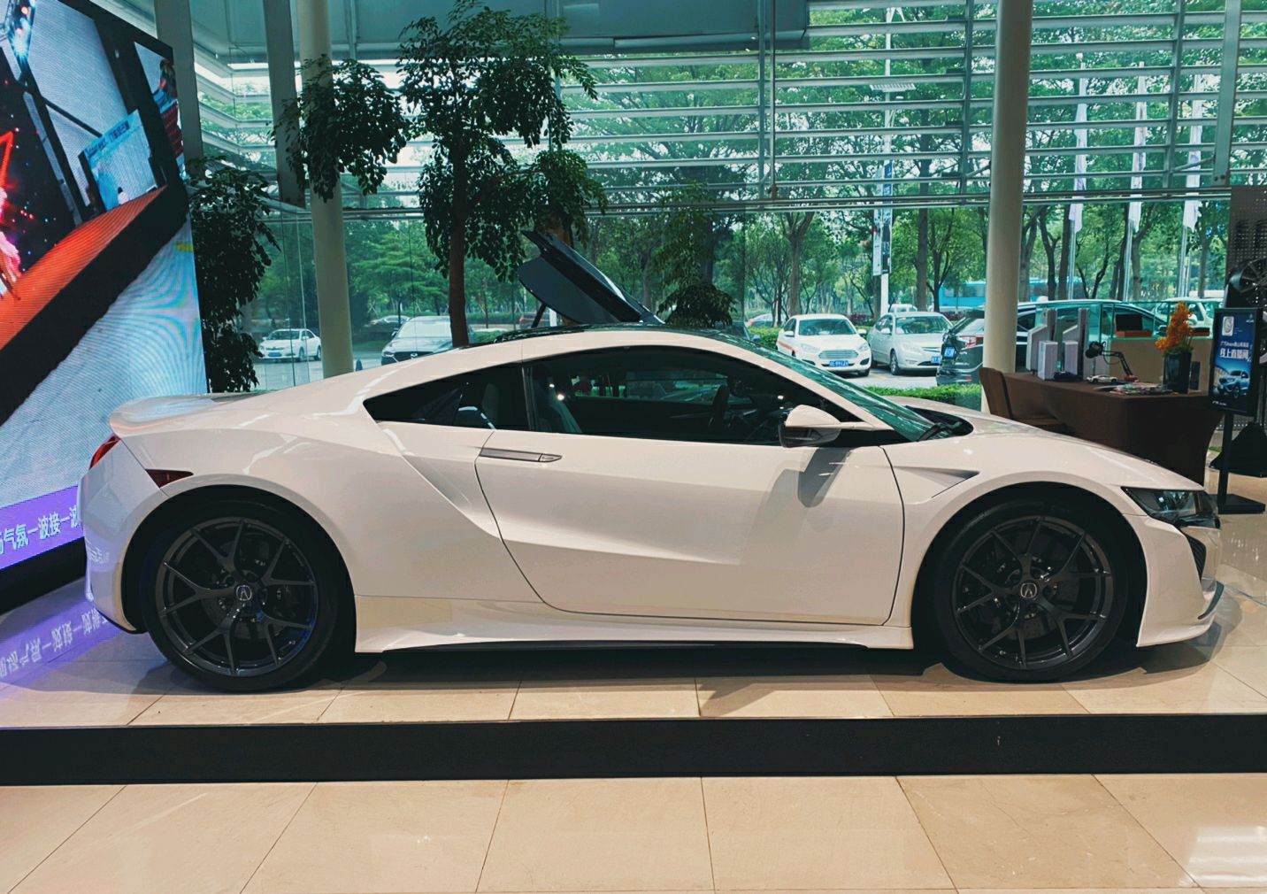 289万的nsx,优惠100万无人问津,网友调侃:买辆长安?