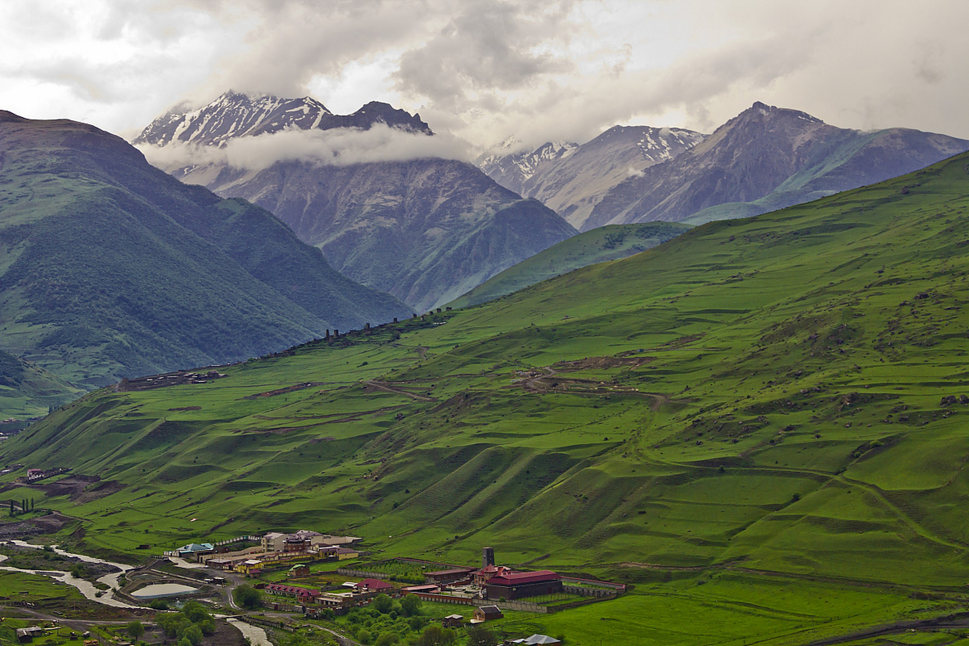 镜头里的春天# 春游甘肃祁连山脉,祁连山脉的春天,不仅仅是大自鹊的