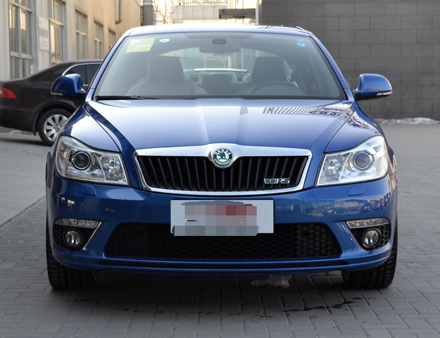 明锐rs精致时尚的外观设计,让更加帅气迷人,很适合年轻人驾驶