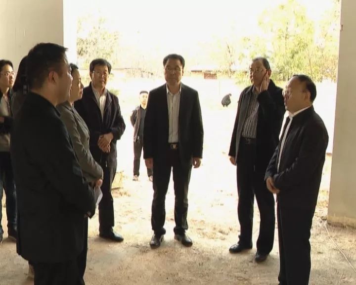 曹升灵来我县调研乡镇卫生院建设情况