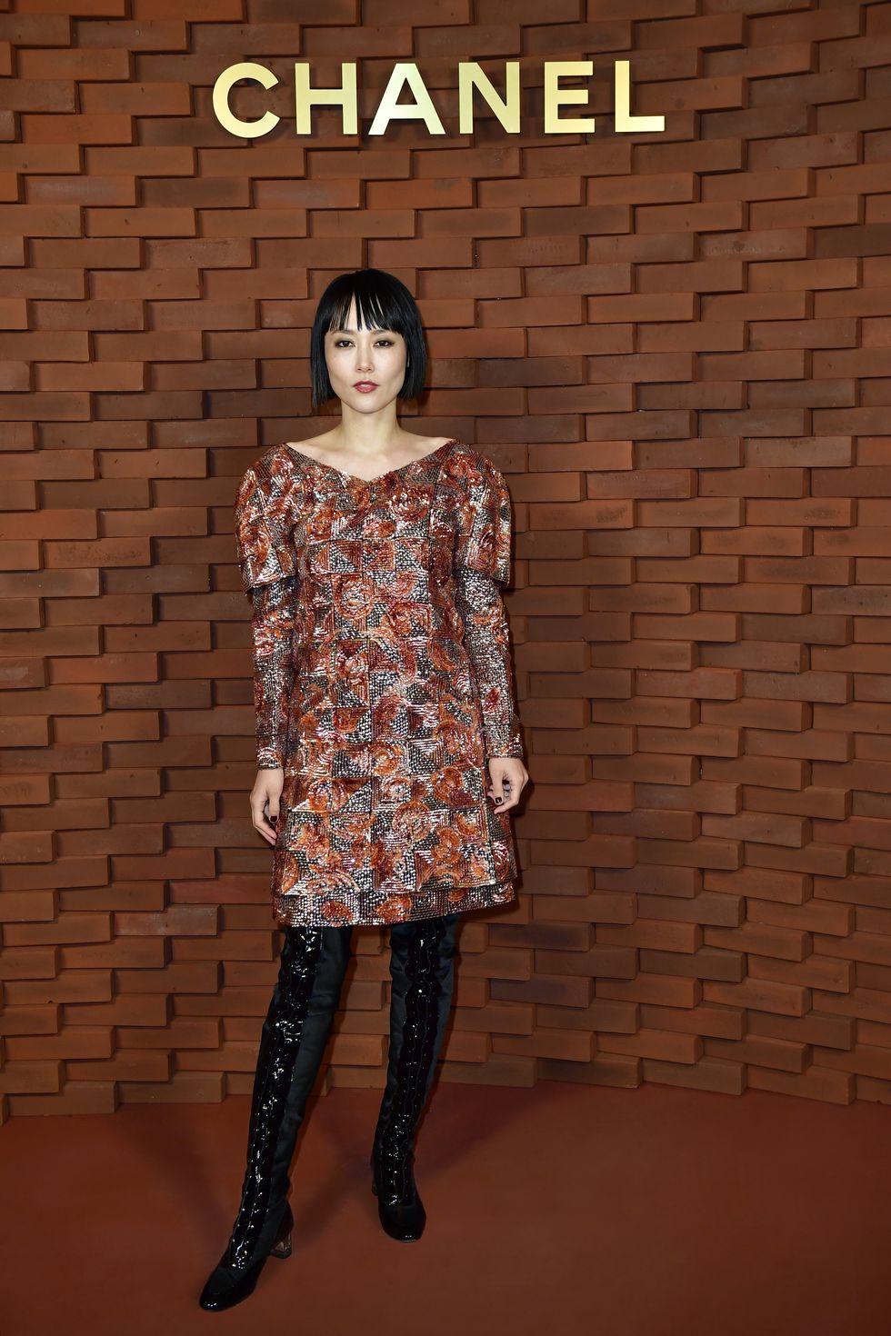 凛冽下的深邃眼神:关于菊地凛子的优雅迷人